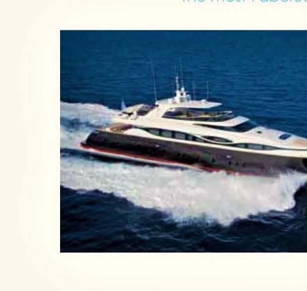 Super yacht εν πλω με αφρισμένο νερό